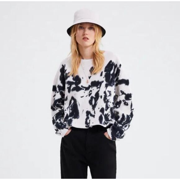 ZARA Oversized Black and Cream Crew
Neck Sweater with Abstract Design - Picture 1 of 11